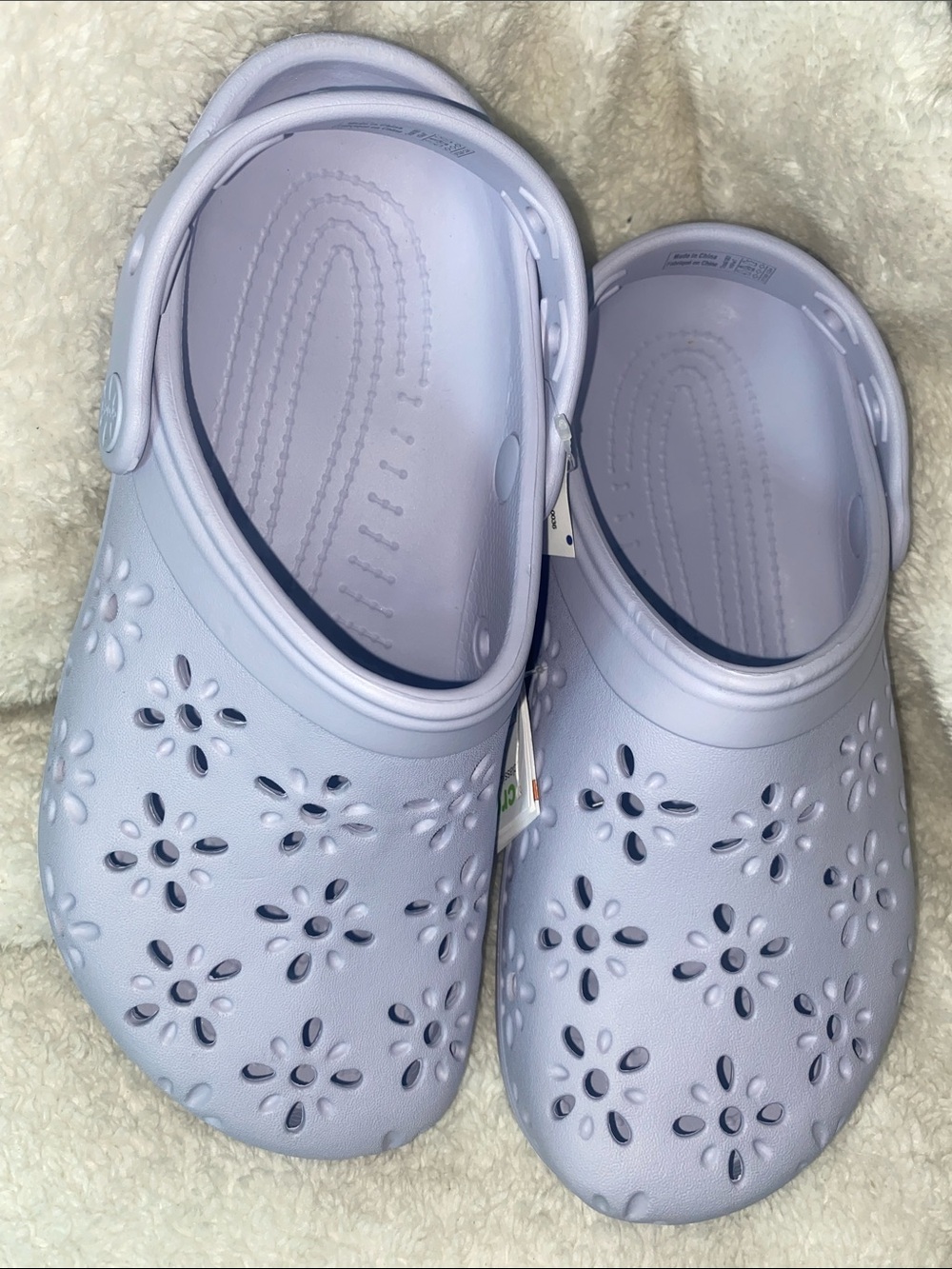CROCS Classic Floral Cut Out Clog, Light Blue/Lila  , Women’s Size 7